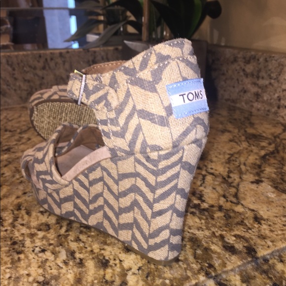 Toms Canvas Chevron Wedge Sandal - Picture 6 of 8